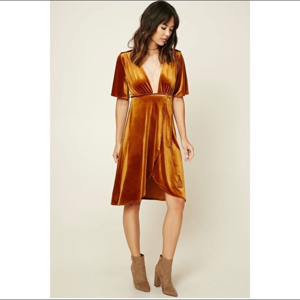 Forever 21 Contemporary Gold Velvet Dress w/Belt
